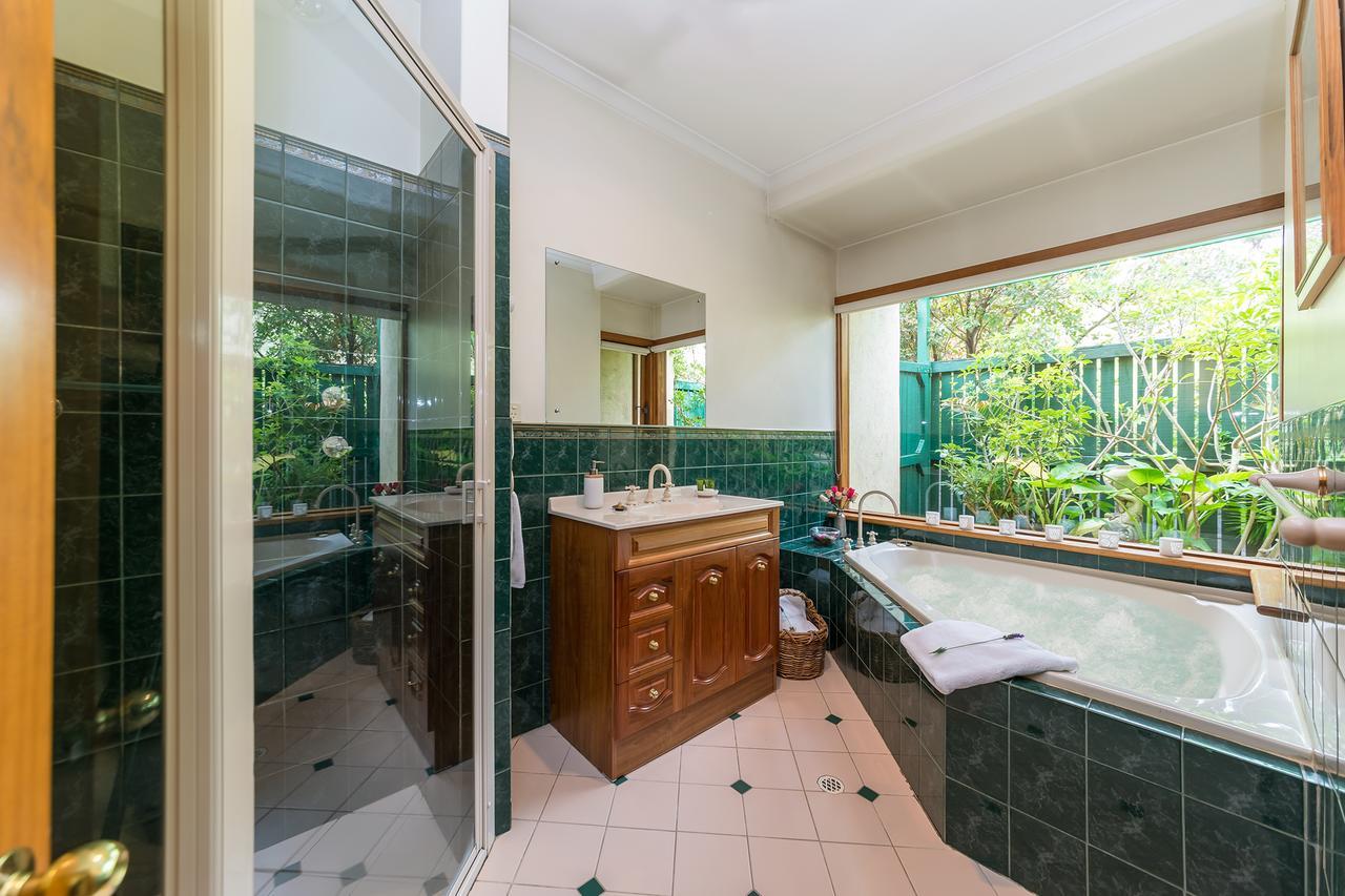 Country Pleasures Bed And Breakfast Angaston Exterior photo